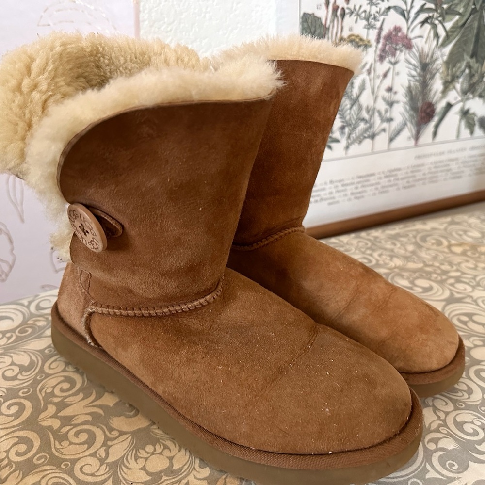Womens Bailey UGGs size 8